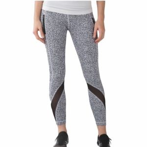 Stylish Black and White Patterned Women's Leggings